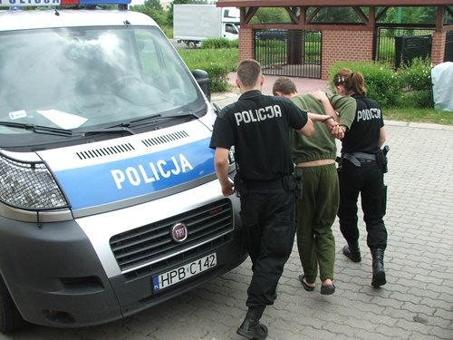 aresztowanie mężczyzny przez policję