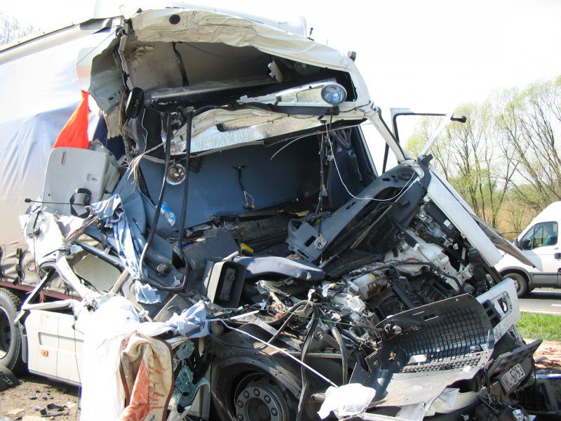 wypadek, zderzenie autokaru z tirem