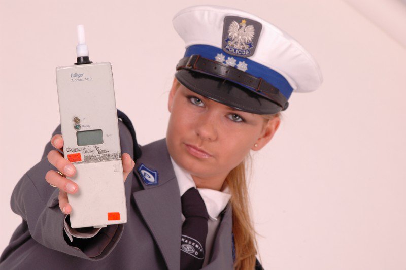 policjantka z alkomatem