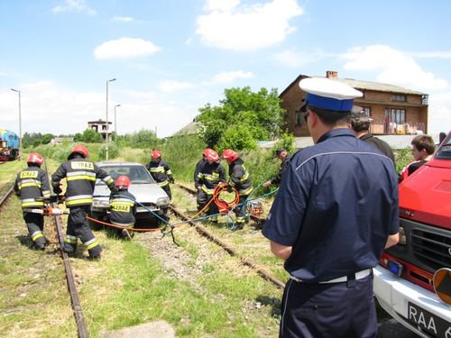 symulowany wypadek kolejowy