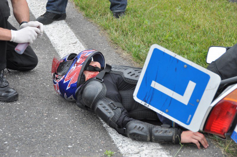 wypadek motocyklisty
