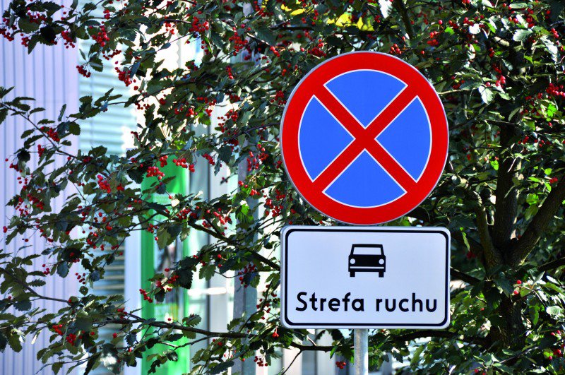 znak :" strefa ruchu "