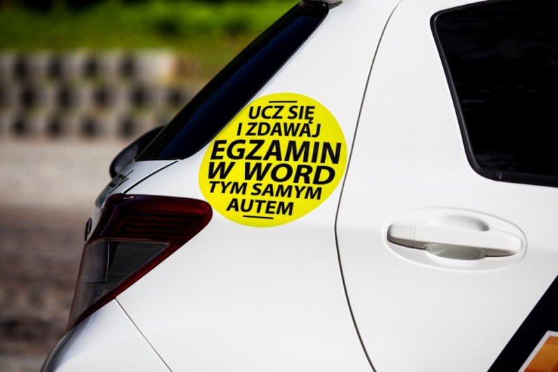 naklejka " ucz się i zdawaj egzamin w WORD tym samym autem "