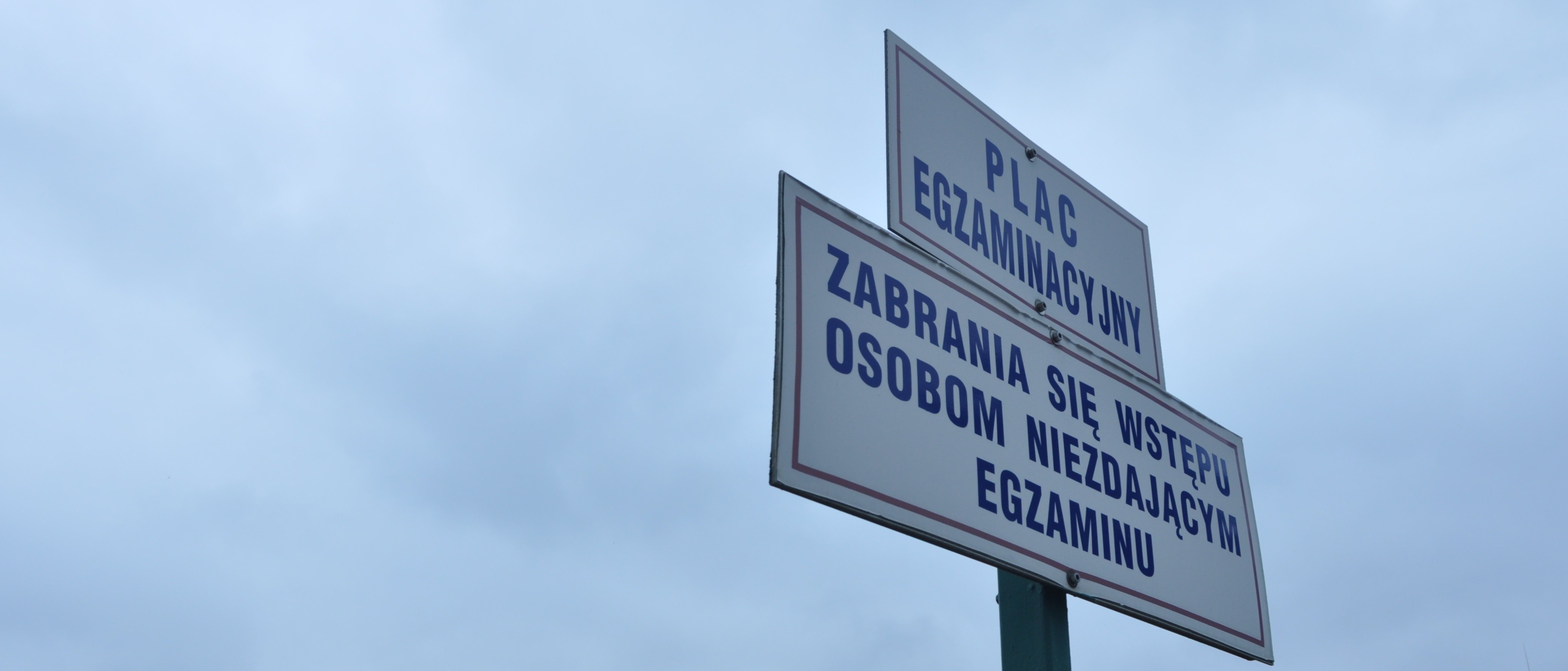 Tabliczki PLAC EGZAMINACYJNY ZABRANIA SIĘ WSTĘPU OSOBOM NIE ZDAJĄCYM EGZAMINU