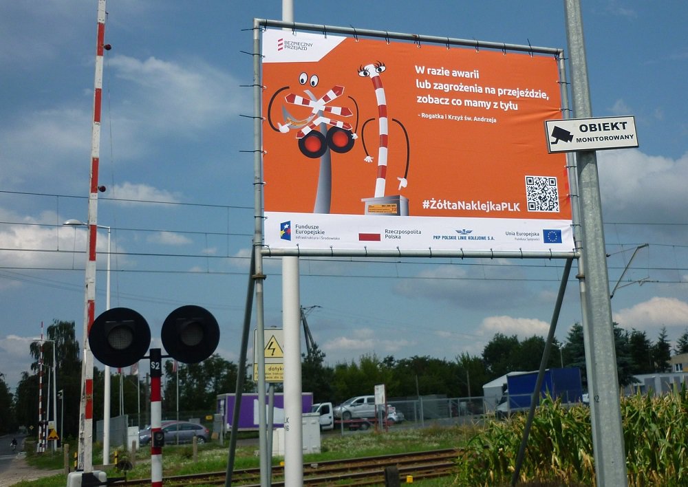 banner reklamowy " W razie awarii lub zagrożenia na przejeździe, zobacz co mamy z tyłu "