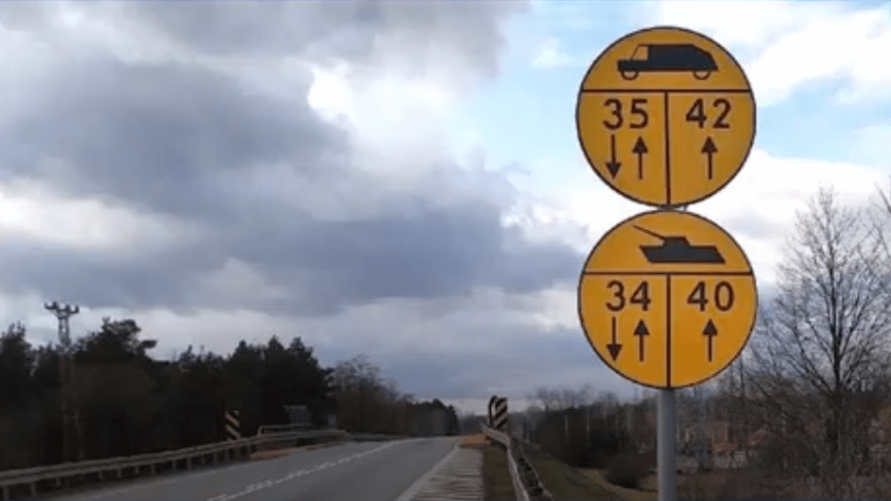 Wojskowe kolumny na drogach w całej Polsce…